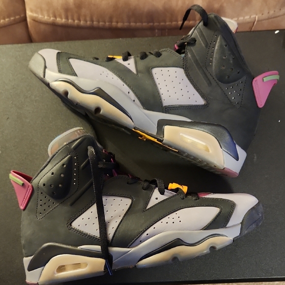 "Jordan 6 Bordeaux" Sneakers - Black, Gray, Burgandy - Picture 5 of 8